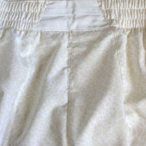 Sold Nike One Dri-FIT Ultra High-Waisted 3" Brief-Lined Shorts, Cream,Size Large - Picture 4 of 10